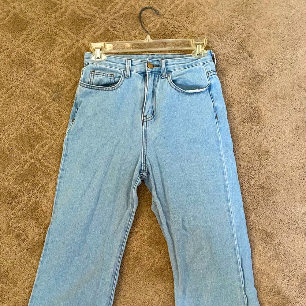 Flared jeans .